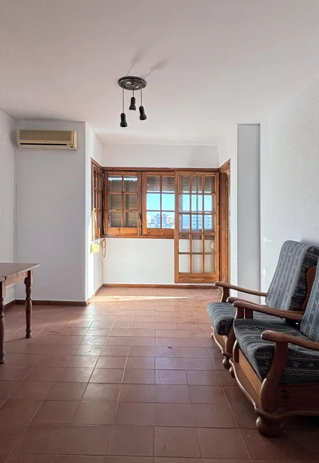 Piso de 4 habitaciones con garaje privado, dos balcones y vistas despejadas en el centro de Deltebre — 12