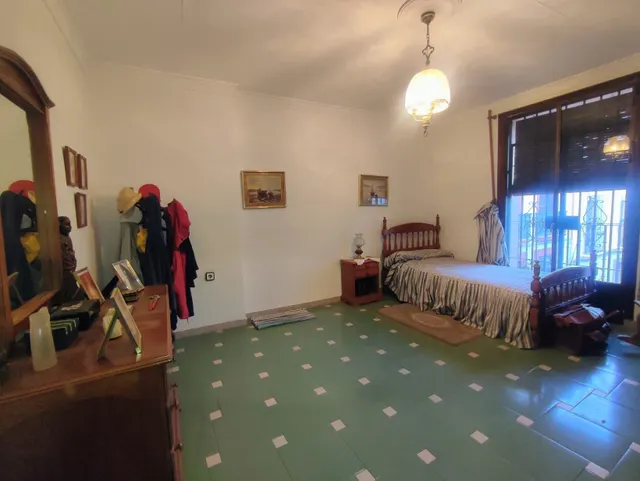 Estupenda casa, junto a la corredera con garaje,  con muchas posibilidades!!!! — 12