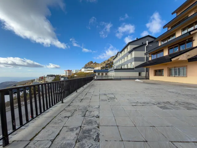 Tu refugio moderno con terraza panorámica en Sierra Nevada — 22