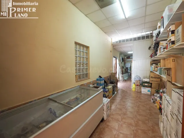 ¡Gran oportunidad! Local comercial con amplio patio en Tomel - foto 3