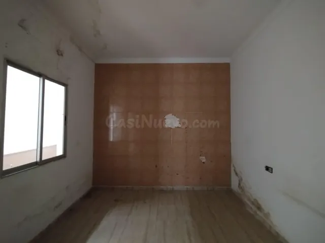 CASA EN PARADA EN BUENA ZONA PARA REFORMAR - foto 5