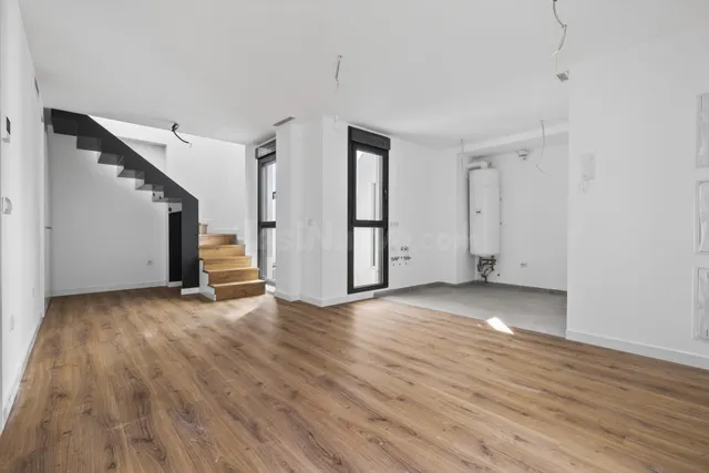 ✨ EXCLUSIVA OBRA NUEVA EN TRIANA – ÚLTIMO DUPLEX DISPONIBLE  - foto 2