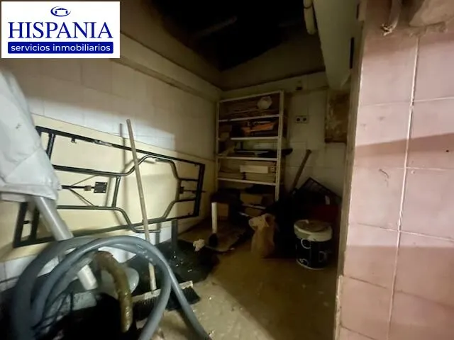 Se vende local en pleno Paseo Marítimo con licencia. — 11
