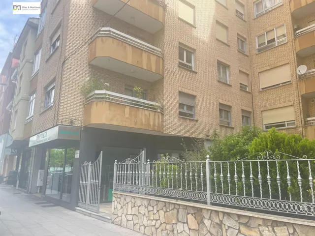 LOCAL ACONDICIONADO DE 850 M MAS 300 M DE PATIO - foto 2