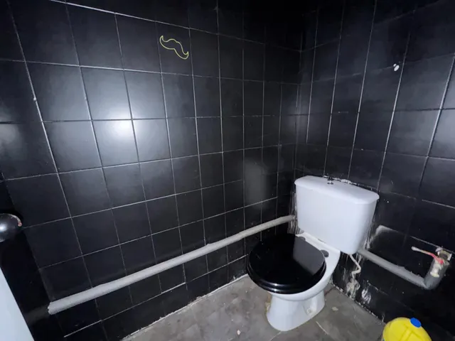 Amplio Local Comercial en la Zona Alta de Ponferrada — 21