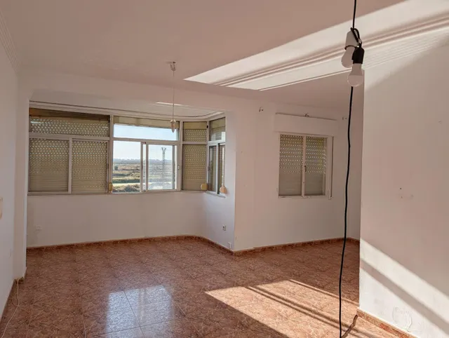 Amplio Piso en Ayamonte con Vistas Despejadas y Gran Potencial — 5