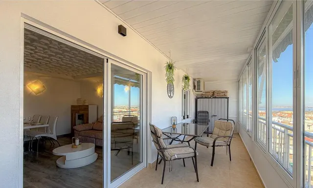 Ático reformado con vistas al mar, enorme terraza y piscina a 50 m de la playa en Torrevieja — 33