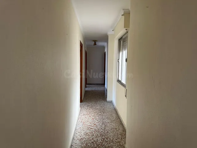 PISO AMPLIO Y LUMINOSO DE 4 habitaciones EN EL CENTRO DE EL  - foto 5