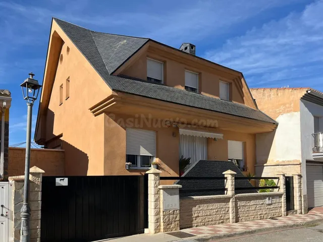 ESPECTACULAR CASA UNIFAMILIAR CON PISCINA PRIVADA, DOMÓTICA  - foto 2