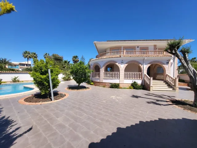 ☀️ Exclusivo Chalet de Estilo Mediterráneo con piscina priva - foto 2