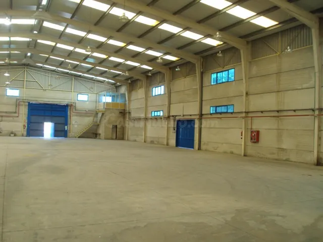 NAVE INDUSTRIAL EN ALQUILER – | 1.800 m2 CONSTRUIDOS + 787 m - foto 3