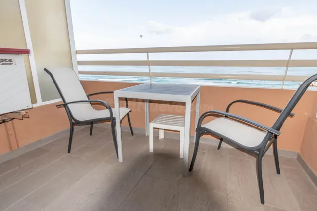 ALQUILER ESTUDIO FRONTAL AL MAR EN CENTRO FUENGIROLA — 2