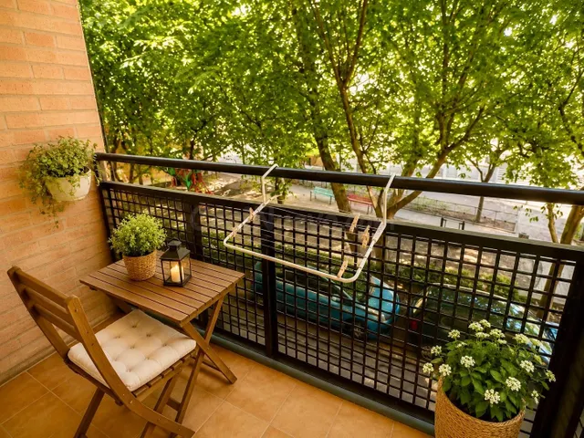 Piso reformado, totalmente exterior, con 2 balcones y ascens - foto 3