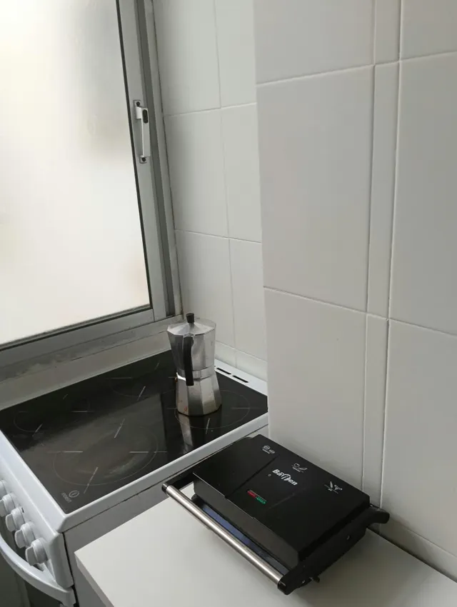 Piso de 4 dormitorios con licencia turística en La Luz, Málaga — 11