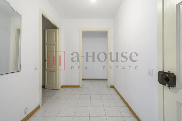 PISO ALTO Y LUMINOSO PARA REFORMAR CON DOBLE ORIENTACIÓN EN LA NOVA ESQUERRA DE L'EIXAMPLE — 34