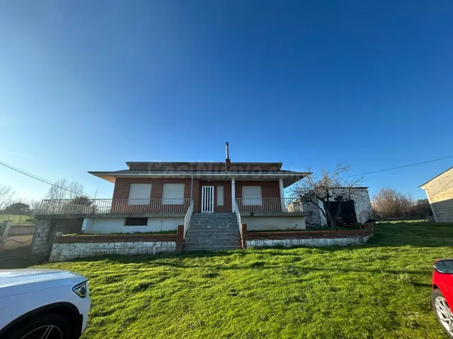 Encantadora Casa con Terreno en Cubillos del Sil — 3