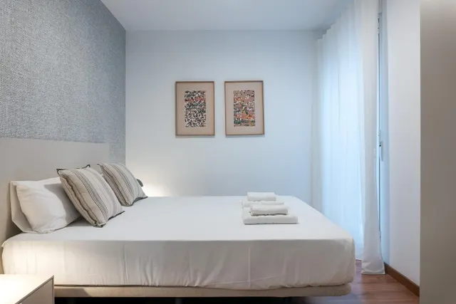 Exclusivo piso de 130 m2 y 4 dormitorios junto al Ayuntamiento de Valencia — 26
