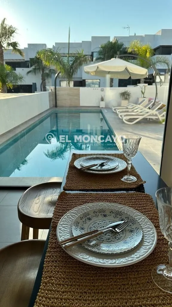 Fantástica villa de lujo con piscina privada de agua salada en Urbanización La Marina, San Fulgencio, Costa Blanca — 2