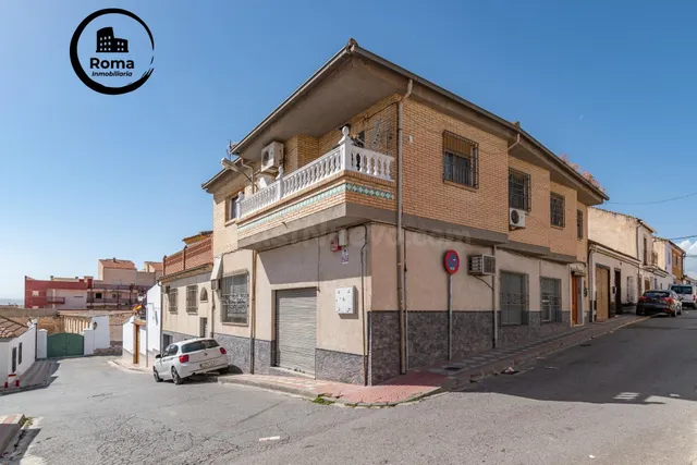 Gran Casa en Esquina en Atarfe – 4 Dormitorios, Piscina, Gar - foto 3