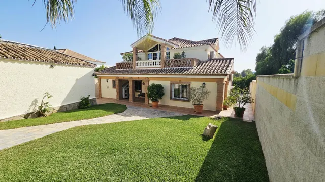 Encantador Chalet de 2 Plantas con Amplios Espacios y Terrazas — 15