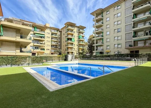 Exclusivo piso con dos terrazas, 3 habitaciones, piscina y maravillosas vistas en playa de aro — 2