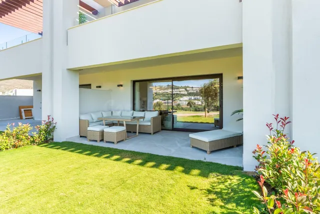 Un nuevo proyecto en La Cala Resort compuesto por 26 amplios adosados en primera línea de golf con vistas panorámicas sobre el residencial y el valle de Mijas. — 5