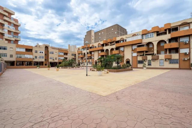 Amplia vivienda centrica en una de las mejores zonas de Alme