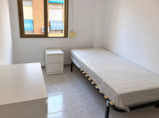 Piso de 65 m2 con 3 habitaciones y ascensor — 8