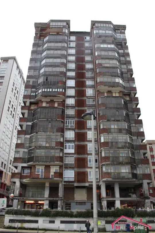 ESTUPENDO LOCAL EN ALZA JUNTO AL AMBULATORIO — 12