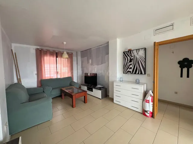 SE VENDE CASA ADOSADA DE TRES DORMITORIOS EN ALGECIRAS, ZONA - foto 2