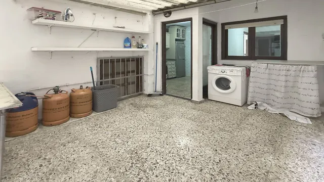 Piso en venta en Calle de Tomàs Ortuño — 18