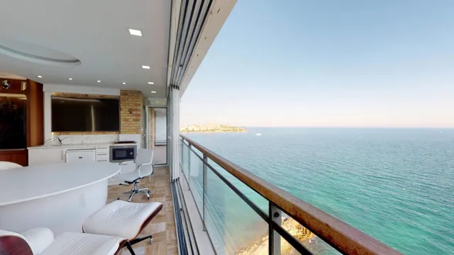 VENTA DE MARAVILLOSA VIVIENDA CON VISTAS AL MAR Y ESTILO ÚNI - foto 2