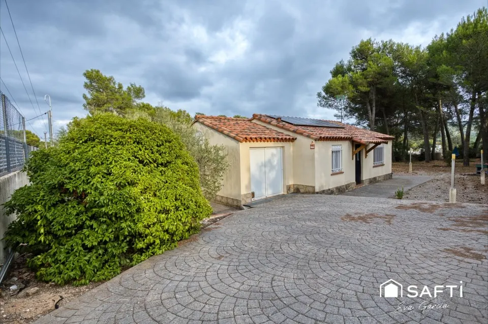 Casa con potencial ubicada en parcela 1000 m² Querol