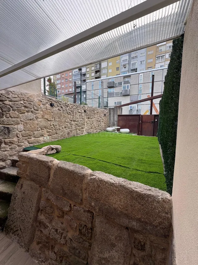 APARTAMENTO DE DISEÑO CON TERRAZA Y JARDÍN — 3