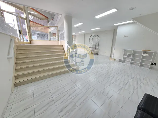 Bajo comercial de gran visibilidad — 10