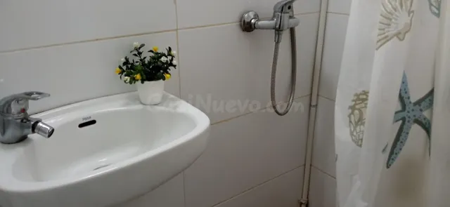 Estudio con mezzanine. 2do piso sin ascensor. Luz y agua incluidos. 45 mts2 AO — 8