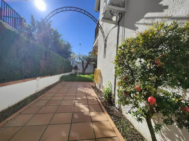 Casa adosada en Calafell de 3 habitaciones y gran jardín cerca del tren — 39
