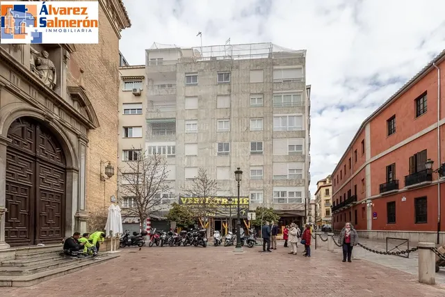 AMPLIO PISO EN PLAZA DE LAS DESCALZAS — 37