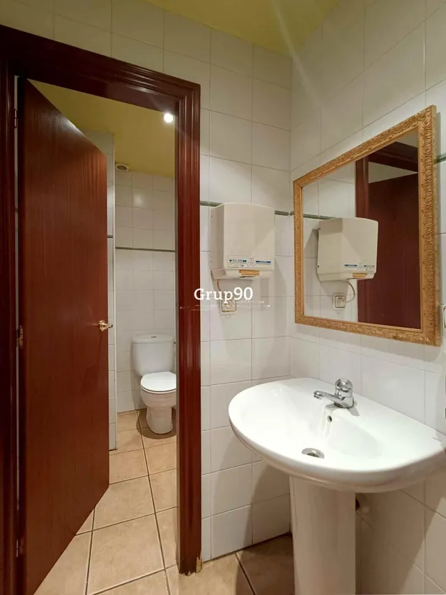 Venta  de restaurante en La Bordeta — 28