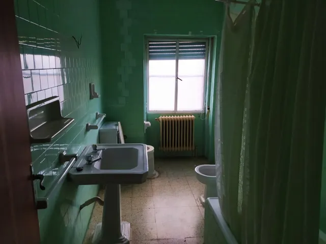 Piso con un bajo hecho vivienda y garaje. — 14