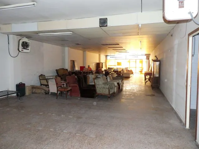 LOCAL COMERCIAL AL POBLE SEC — 2