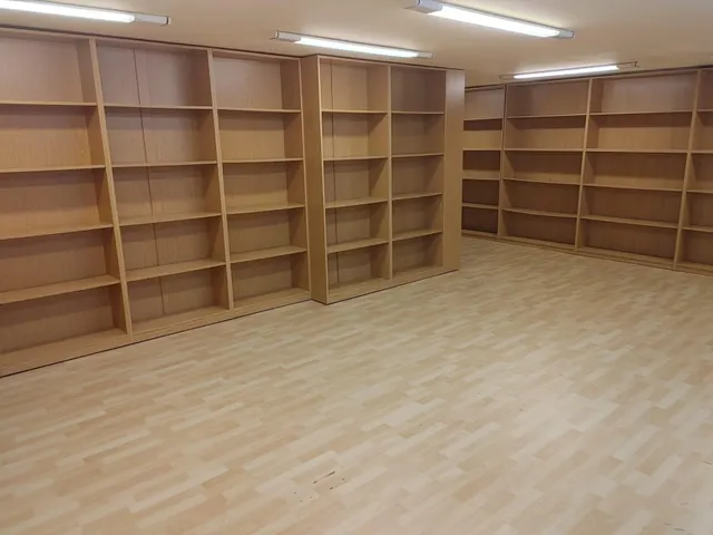 Local comercial 389m² en venta - Santa Margarita-Los Puentes — 42
