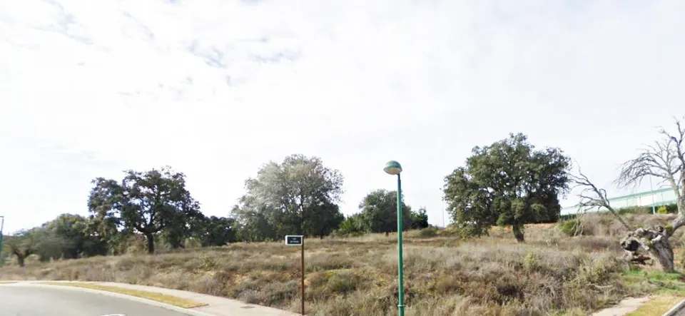 Urbis te ofrece una parcela en venta en Urbanización Oasis Golf, Carrascal de Barregas, Salamanca.