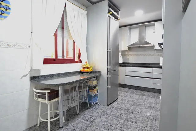 ESPECTACULAR VIVIENDA DE CINCO DORMITORIOS, CON GARAJE EN VI - foto 4