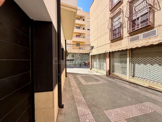Plaza de garaje en venta en pleno centro de Almería - foto 5