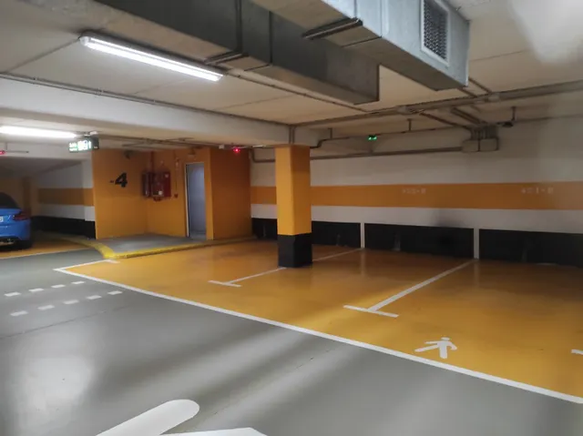 PLAZA DE GARAJE EN PLAZA ROJA — 7
