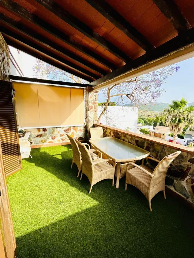 Chalet independiente con piscina y vistas al mar. — 32