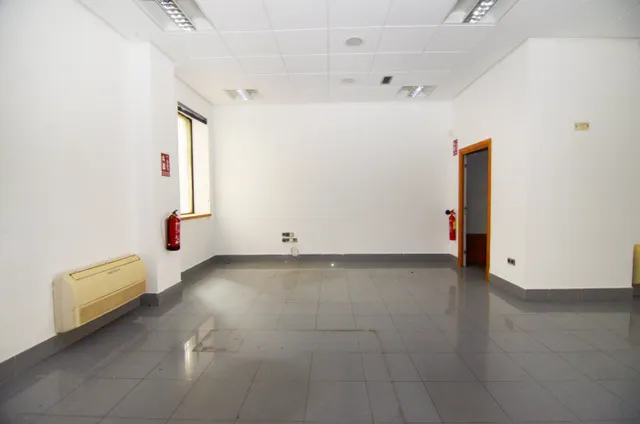 Urbis te ofrece un local en alquiler en zona Centro, Salamanca. — 17