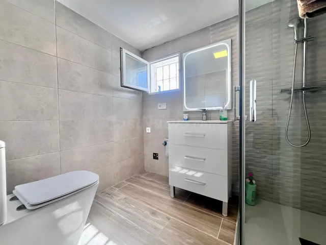 Villa de 5 dormitorios y 4 baños en San Miguel de Salinas (Alicante) — 36