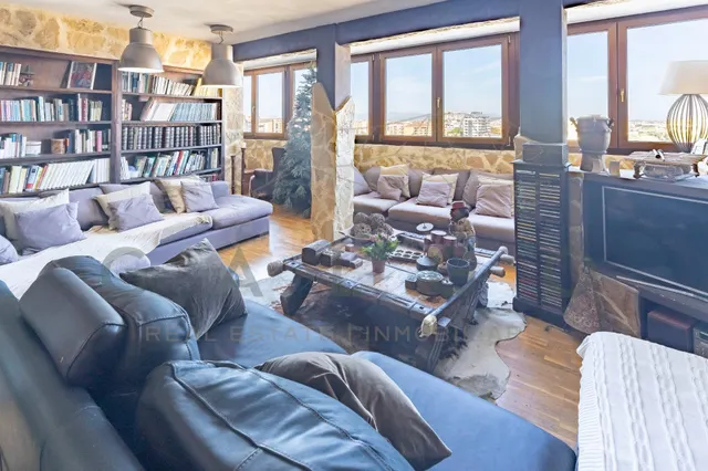 Piso exclusivo en 10ª planta con vistas al mar en Valencia — - foto 2